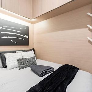 Zimmer mit Kingsize-Bett